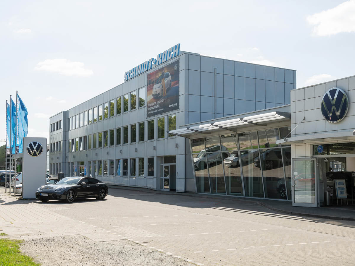 Firmengebäude des Autohauses