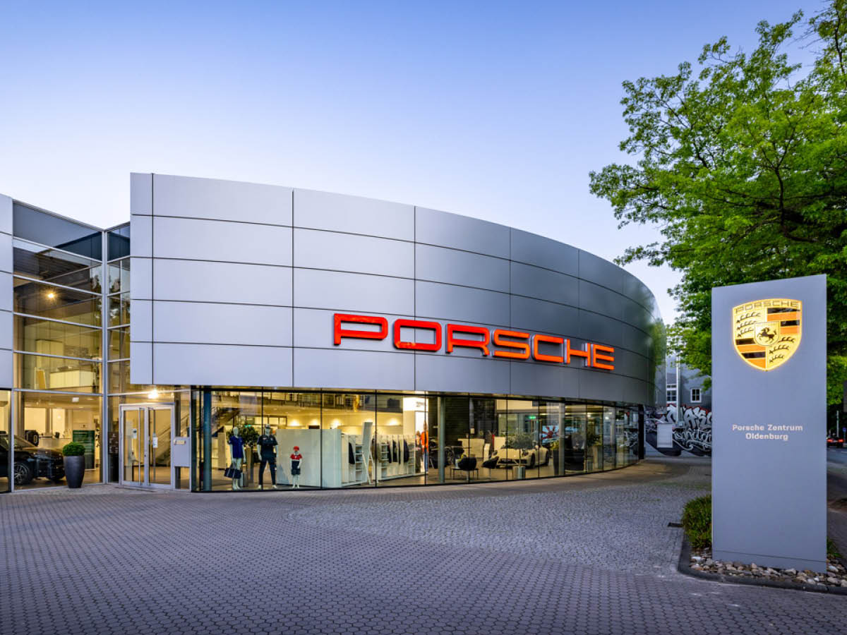 Firmengebäude des Autohauses